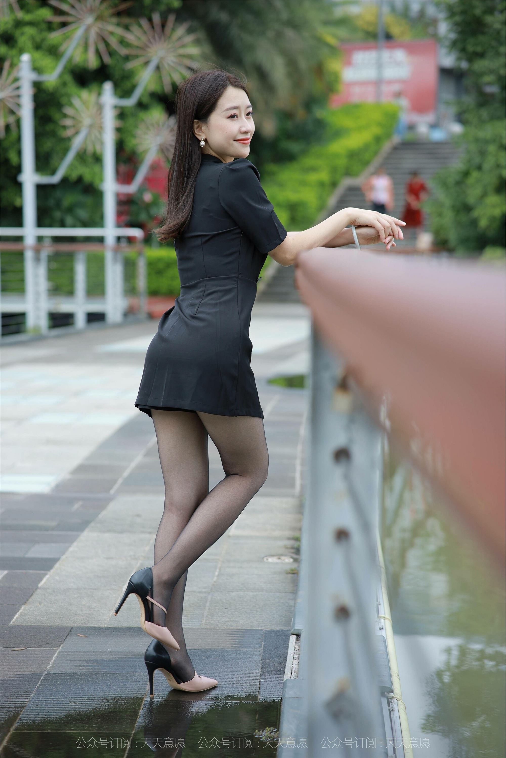 953: Beauty on the Bridge by Xiaojie